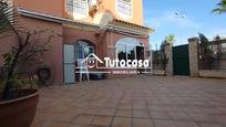 Vista exterior de Casa adosada en venda en Montequinto amb Aire condicionat i Terrassa