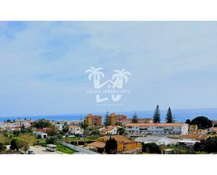 Vista exterior de Casa adosada en venda en Rincón de la Victoria amb Aire condicionat, Calefacció i Jardí privat