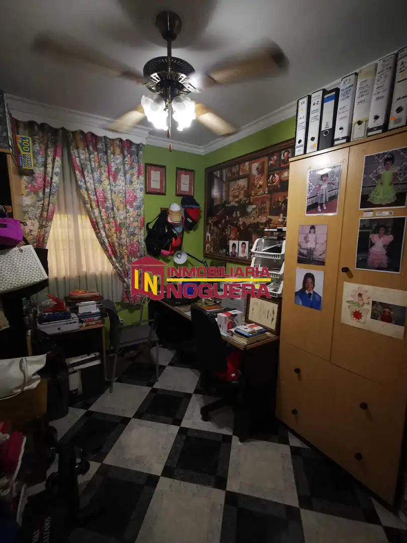 Dormitori de Casa o xalet en venda en Écija amb Aire condicionat i Moblat