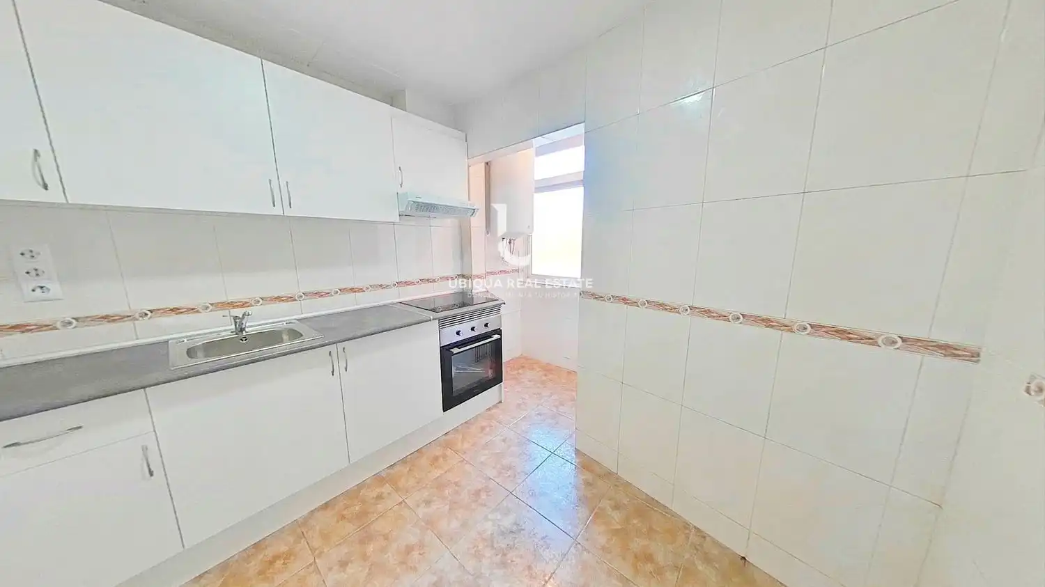 Cocina de Piso en venta en Barcelona con Terraza y Balcón