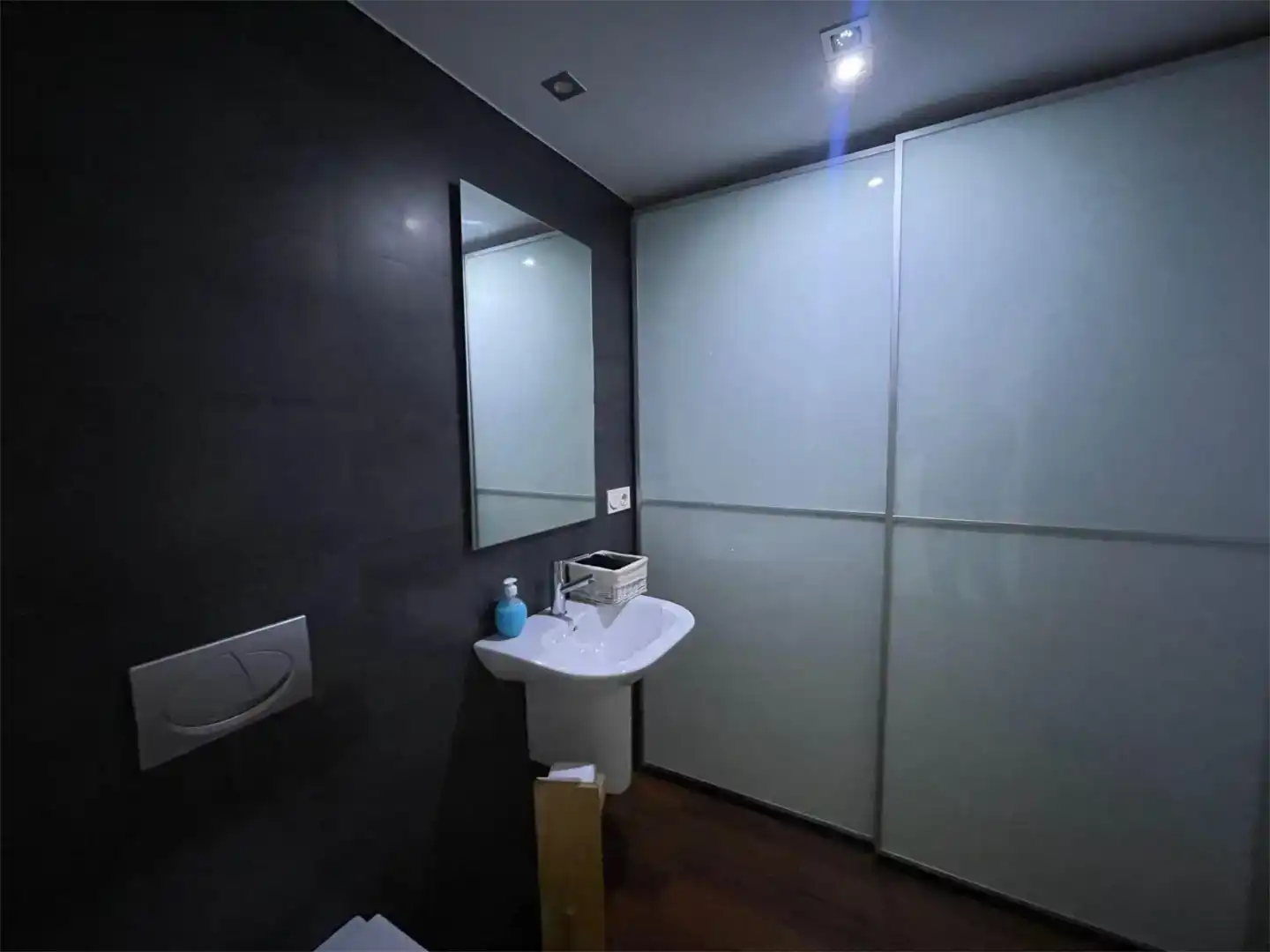Badezimmer von Dachboden zum Verkauf in Oliva mit Balkon