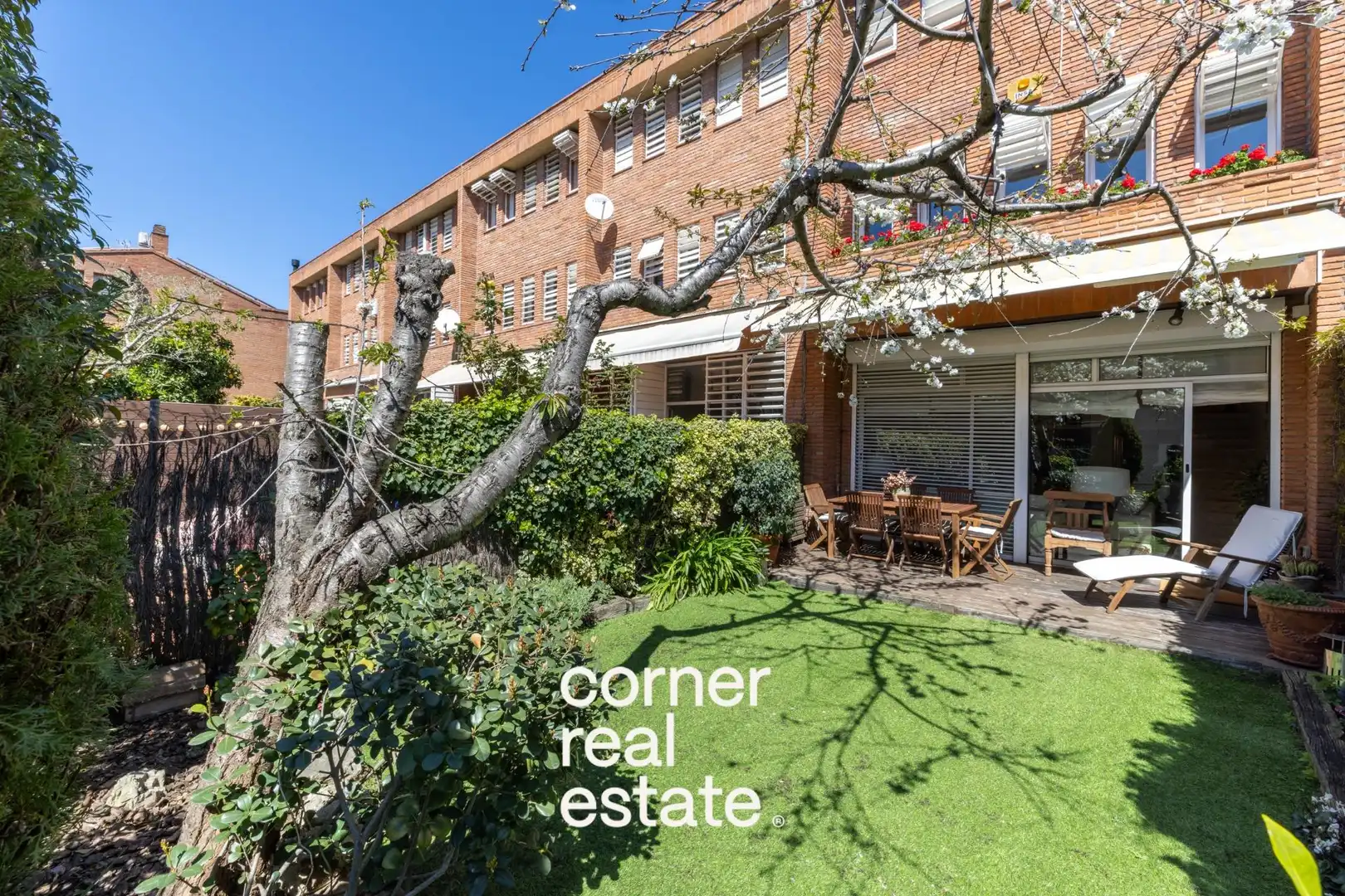 Vista exterior de Casa o chalet en venta en Sant Cugat del Vallès con Aire acondicionado, Calefacción y Jardín privado