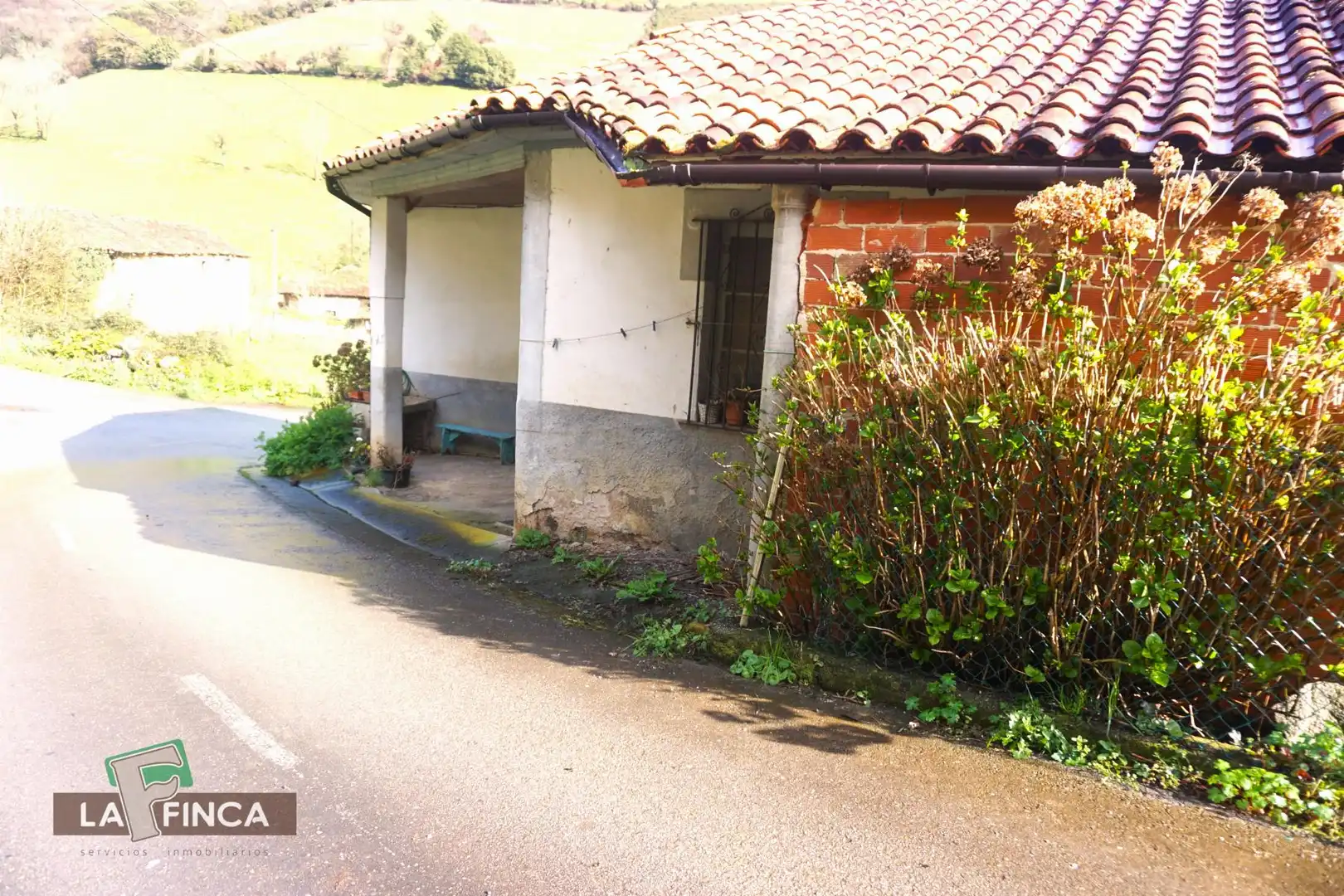 Vista exterior de Casa o chalet en venta en Belmonte de Miranda