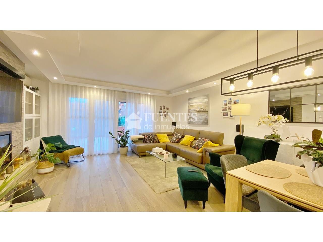 Sala de estar de Casa o chalet en venta en Alicante / Alacant con Aire acondicionado, Calefacción y Jardín privado