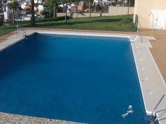 Piscina de Pis en venda en Algeciras amb Piscina comunitària