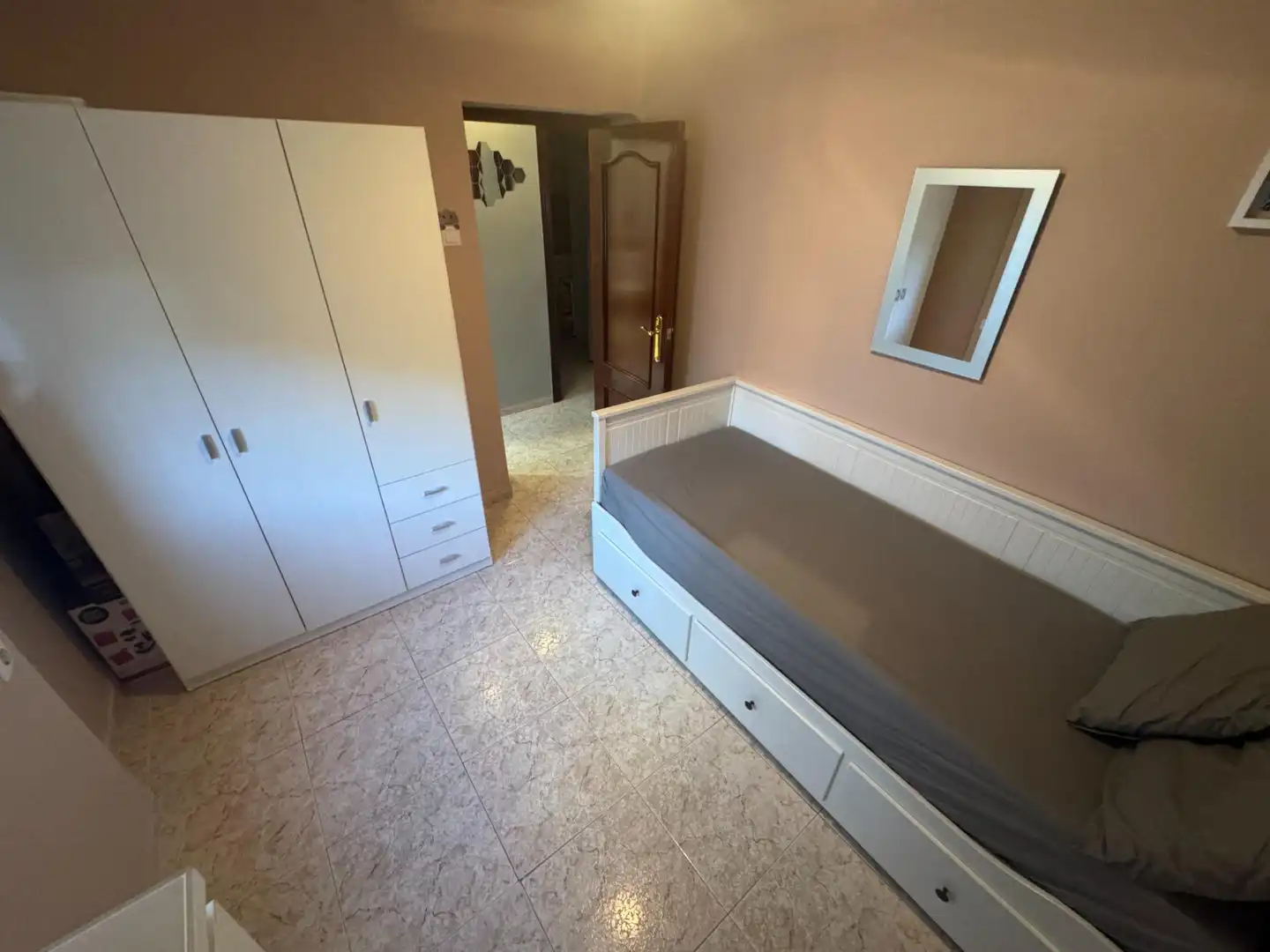 Habitación de Piso en venta en Sevilla con Aire acondicionado y Calefacción
