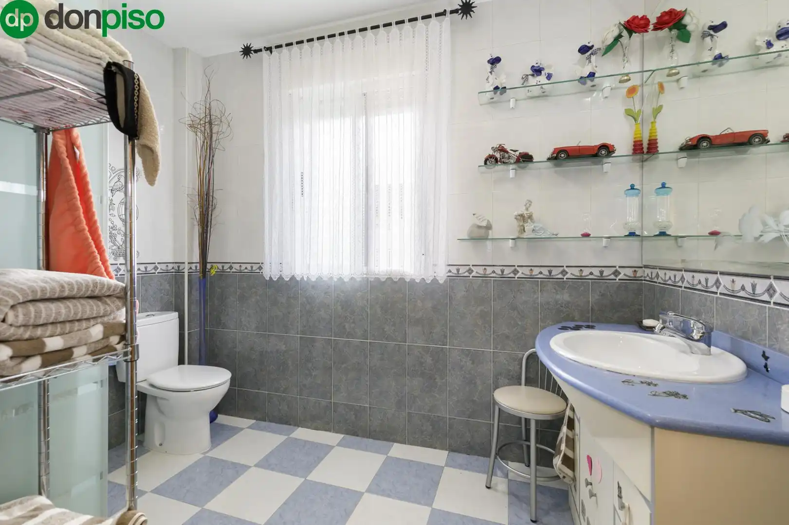Baño de Casa adosada en venta en Vegas del Genil con Terraza y Piscina comunitaria