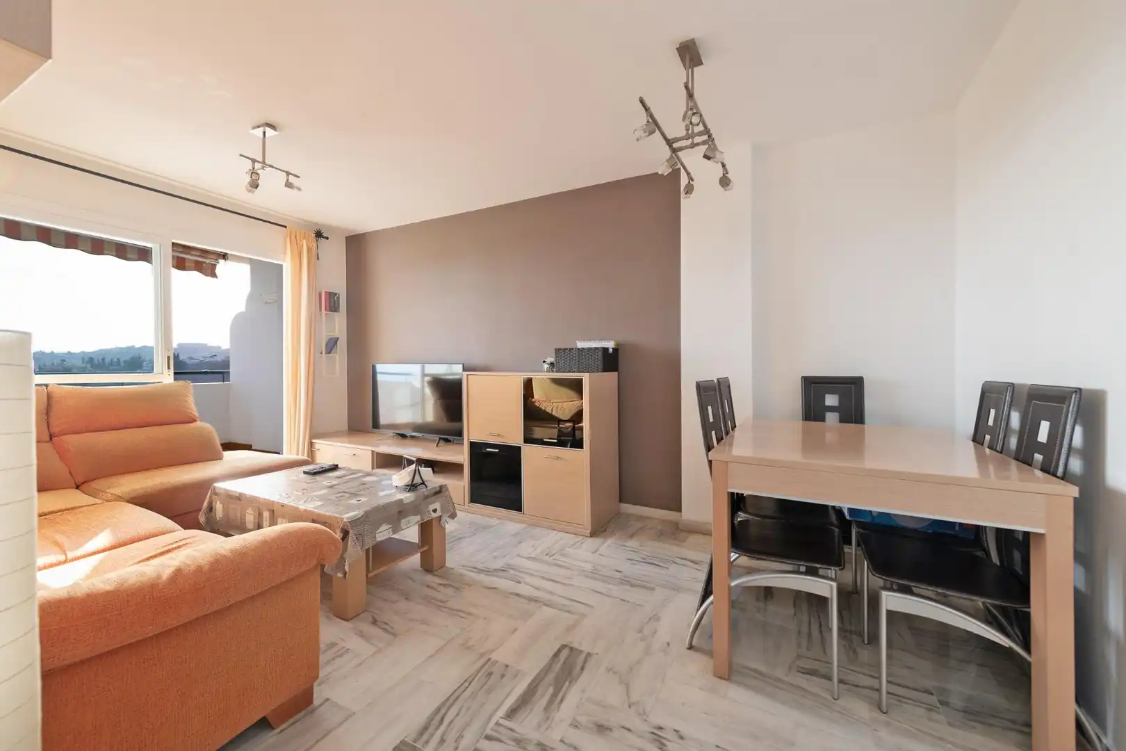 Sala de estar de Piso en venta en Rincón de la Victoria con Aire acondicionado, Terraza y Piscina comunitaria