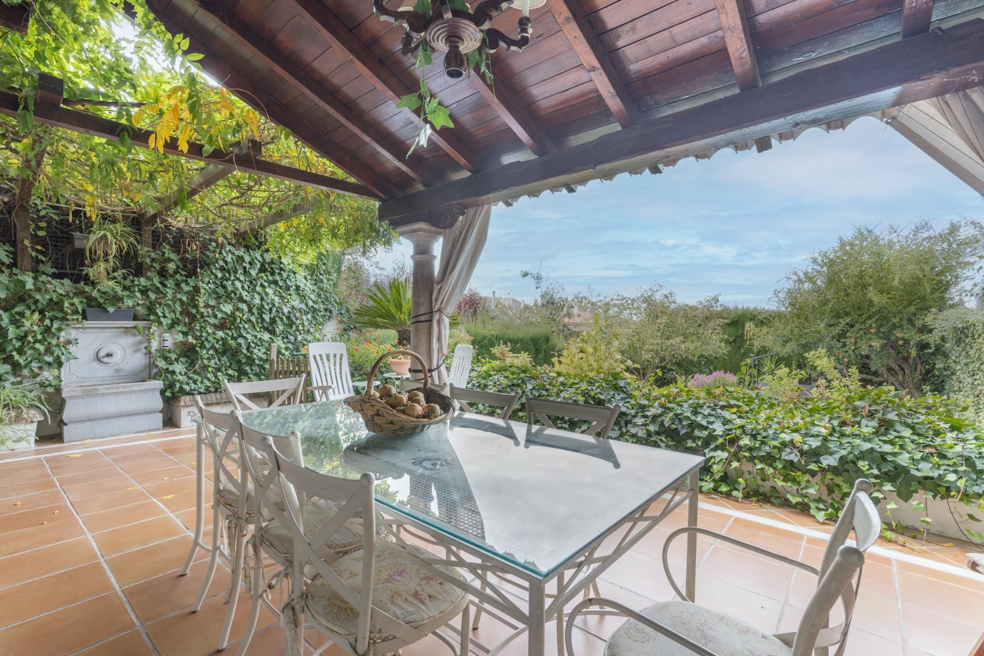 Jardí de Casa o xalet en venda en  Granada Capital amb Aire condicionat, Calefacció i Jardí privat