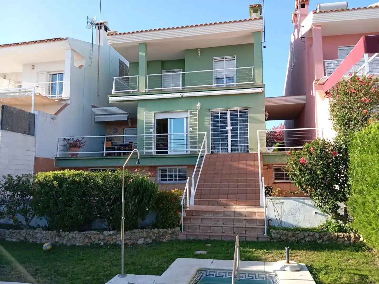Außenansicht von Wohnung zur Miete in Mazagón mit Klimaanlage, Privatgarten und Schwimmbad