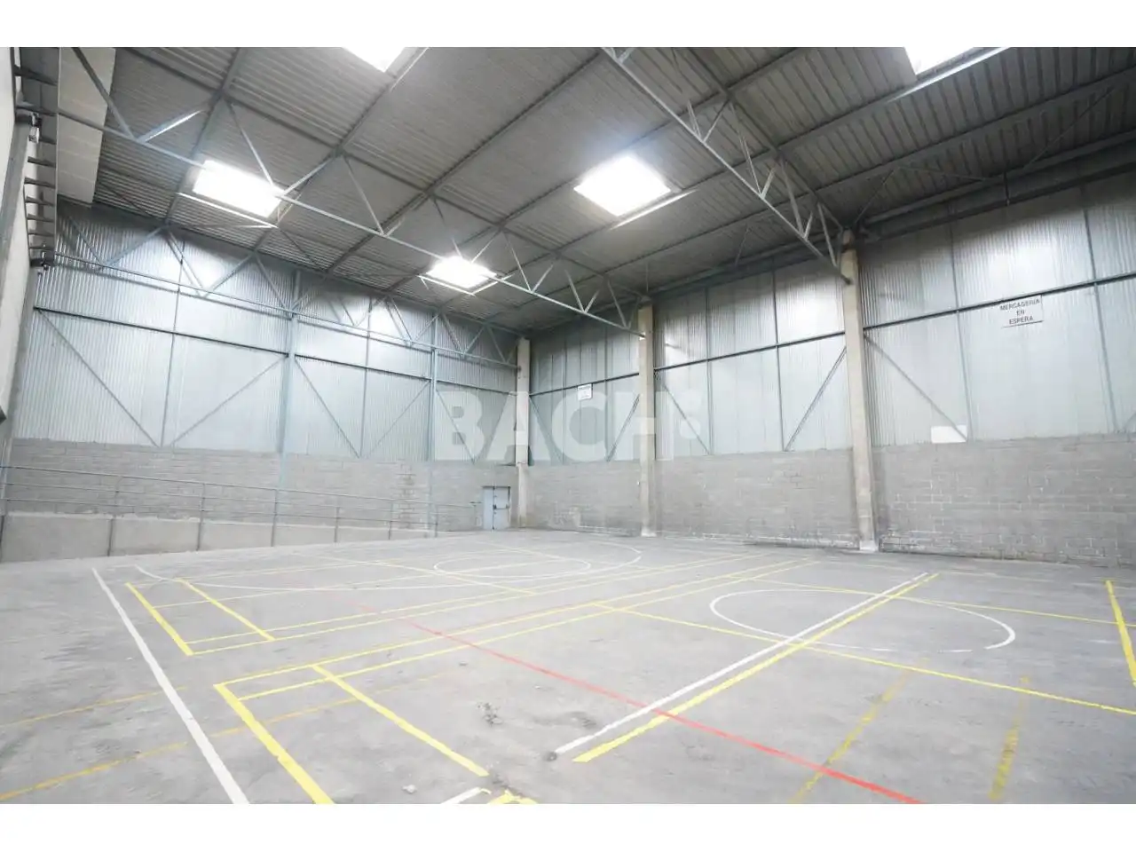 Parking of Industrial buildings for rent in Vic