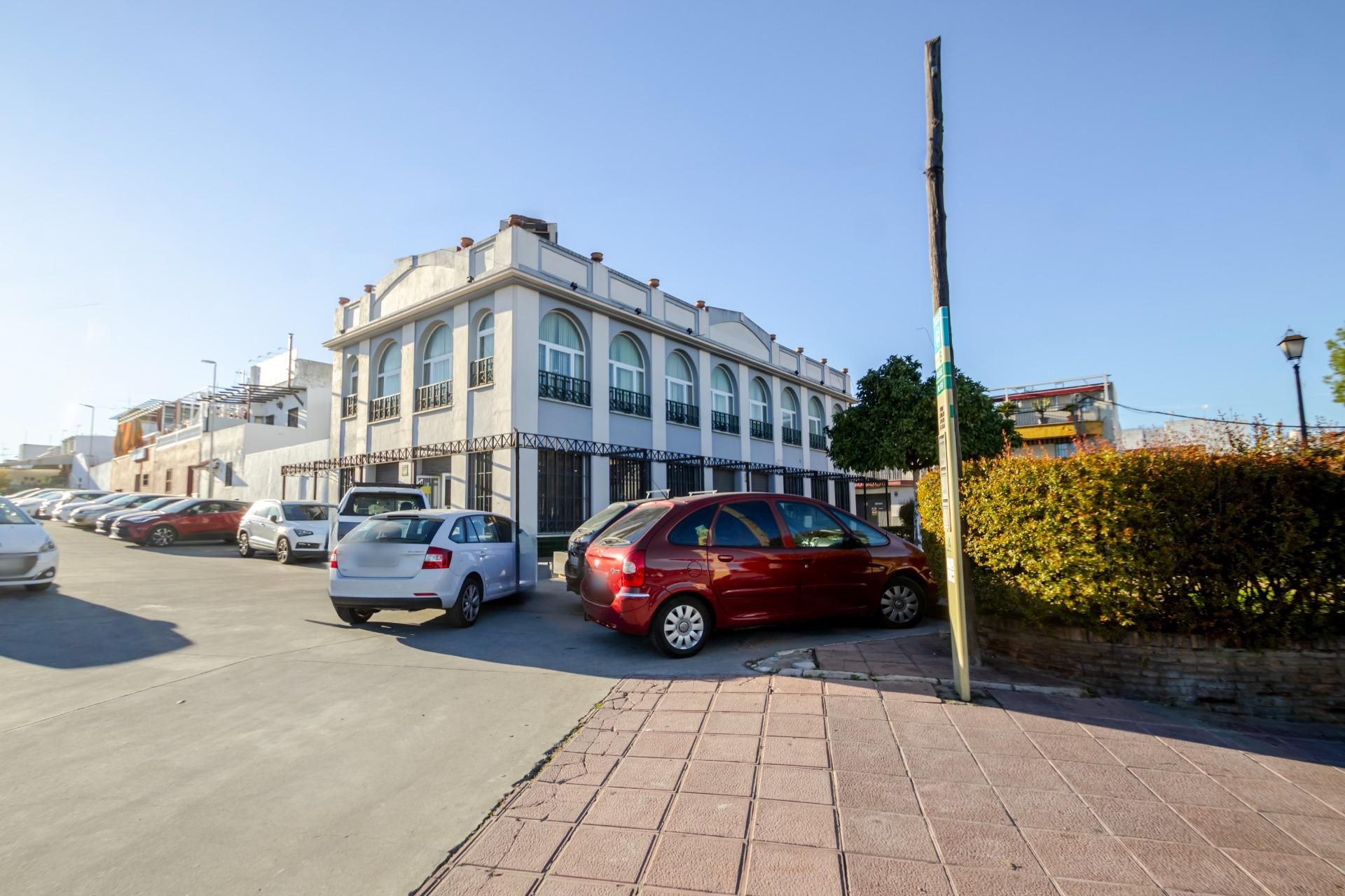 Vista exterior de Edifici en venda en Mairena del Aljarafe
