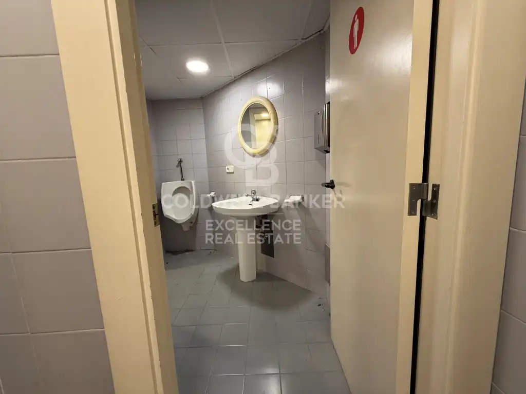 Badezimmer von Geschaftsraum zum Verkauf in Valencia mit Klimaanlage