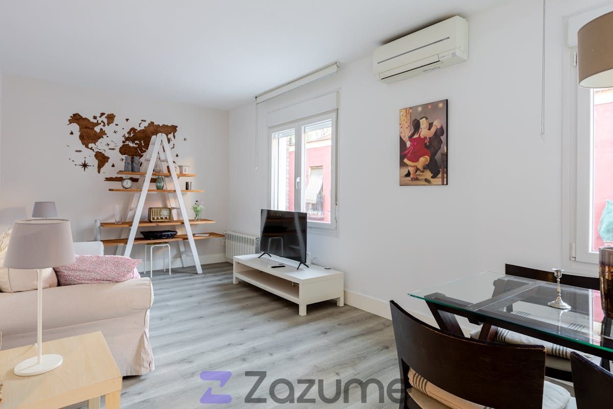 Bedroom of Flat to rent in  Madrid Capital  with Air Conditioner, Heating and Parquet flooring