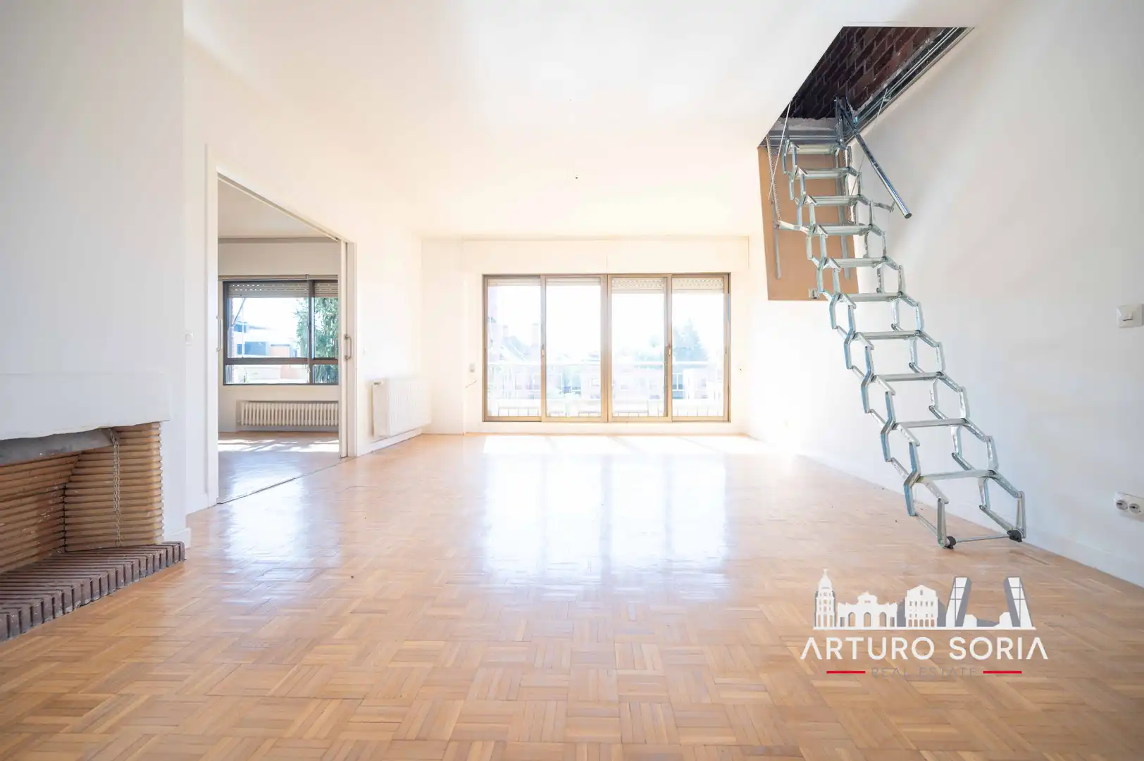 Sala d'estar de Dúplex en venda en Madrid amb Piscina comunitària