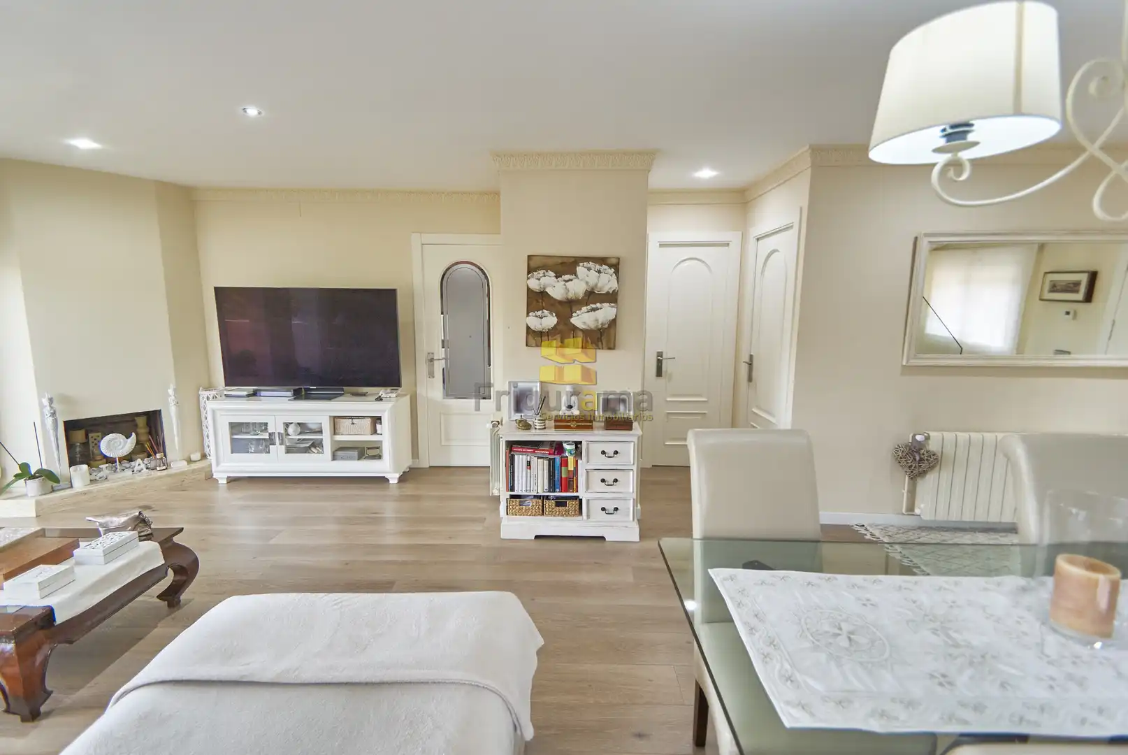 Sala d'estar de Casa o xalet en venda en Castelldefels amb Aire condicionat, Calefacció i Jardí privat