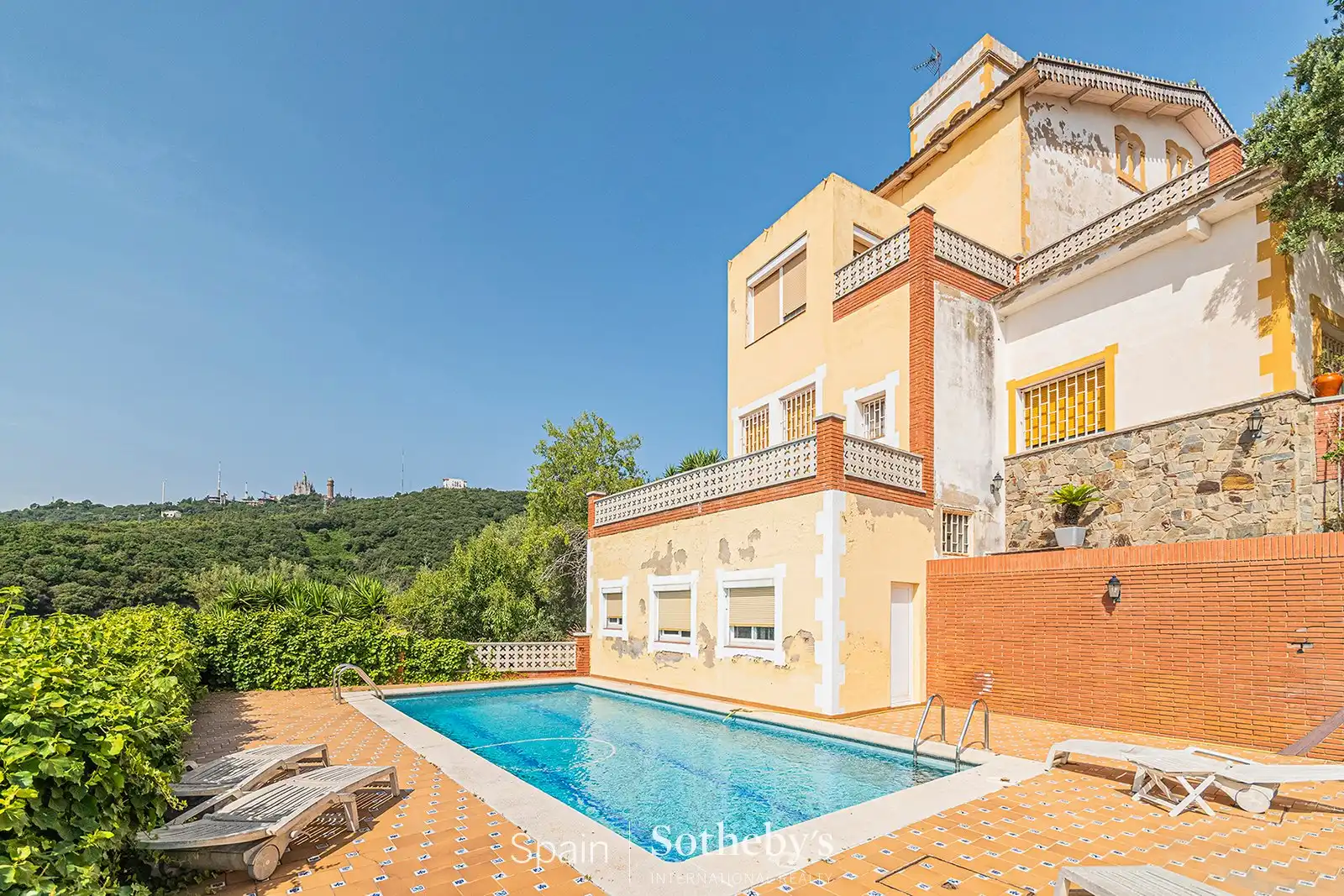 Piscina de Casa o xalet en venda en Barcelona amb Aire condicionat, Calefacció i Jardí privat