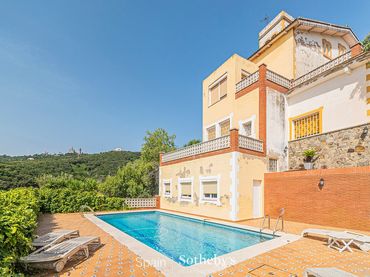 Casa amb piscina en venda a Carretera de l' Arrabassada