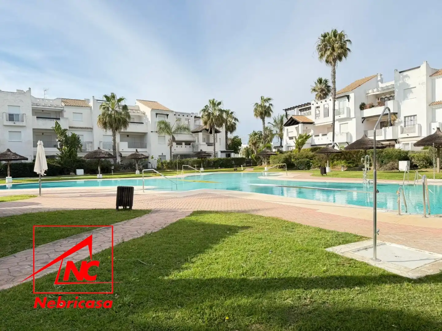 Vista exterior de Piso en venta en Chipiona con Aire acondicionado, Trastero y Piscina