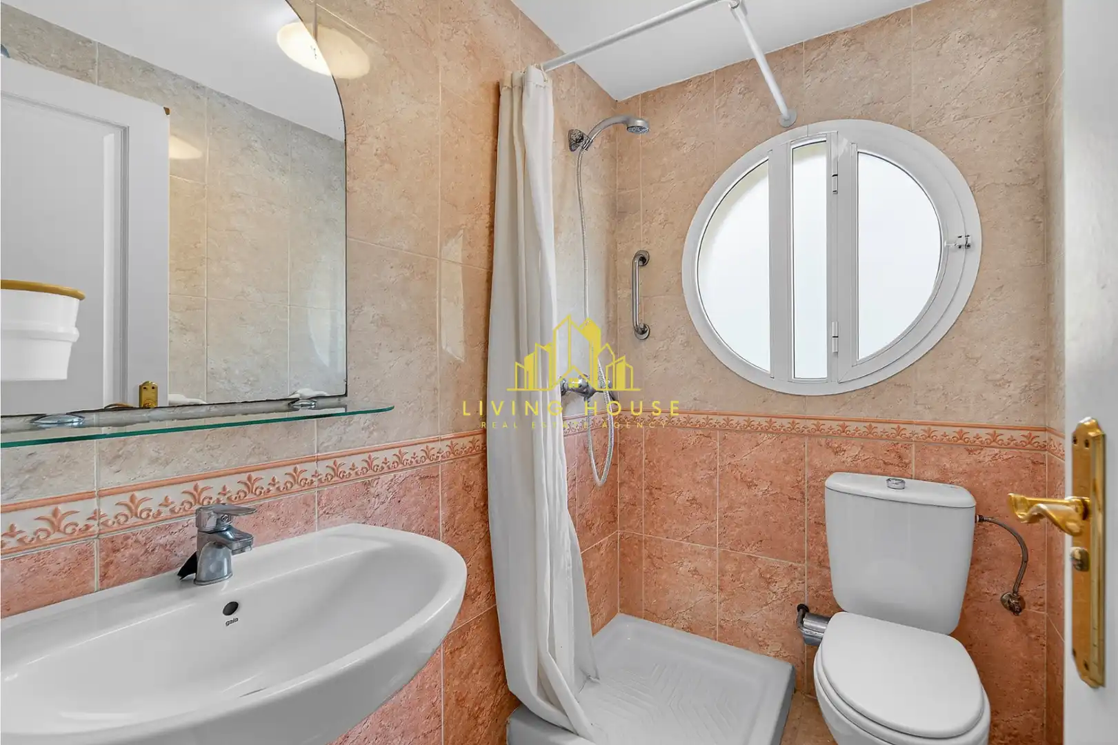 Badezimmer von Dachboden zum Verkauf in San Miguel de Abona mit Terrasse, Möbliert und Ofen