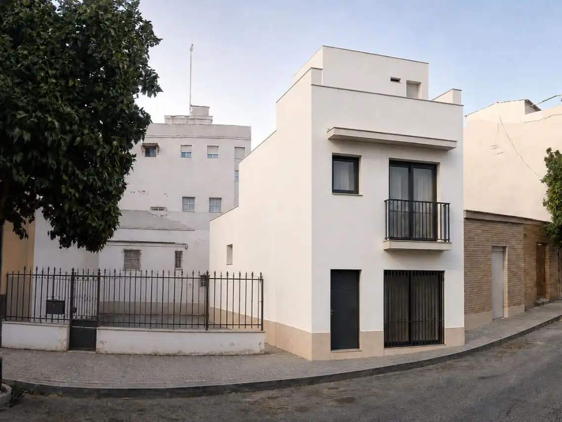 Vista exterior de Residencial en venda en Sevilla