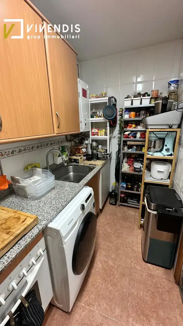 Cuina de Pis en venda en Lleida amb Calefacció, Parquet i Moblat