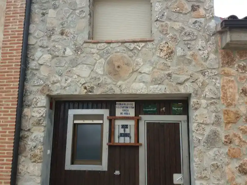 Casa adosada de lloguer en Quintana Redonda amb Jardí privat, Parquet i Moblat