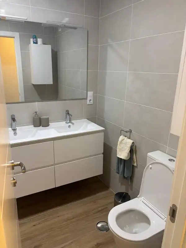 Baño de Piso en venta en A Coruña Capital  con Calefacción, Terraza y Amueblado
