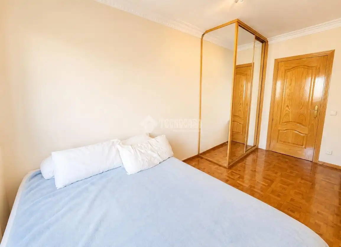 Habitación de Piso en venta en Madrid con Calefacción, Parquet y Terraza