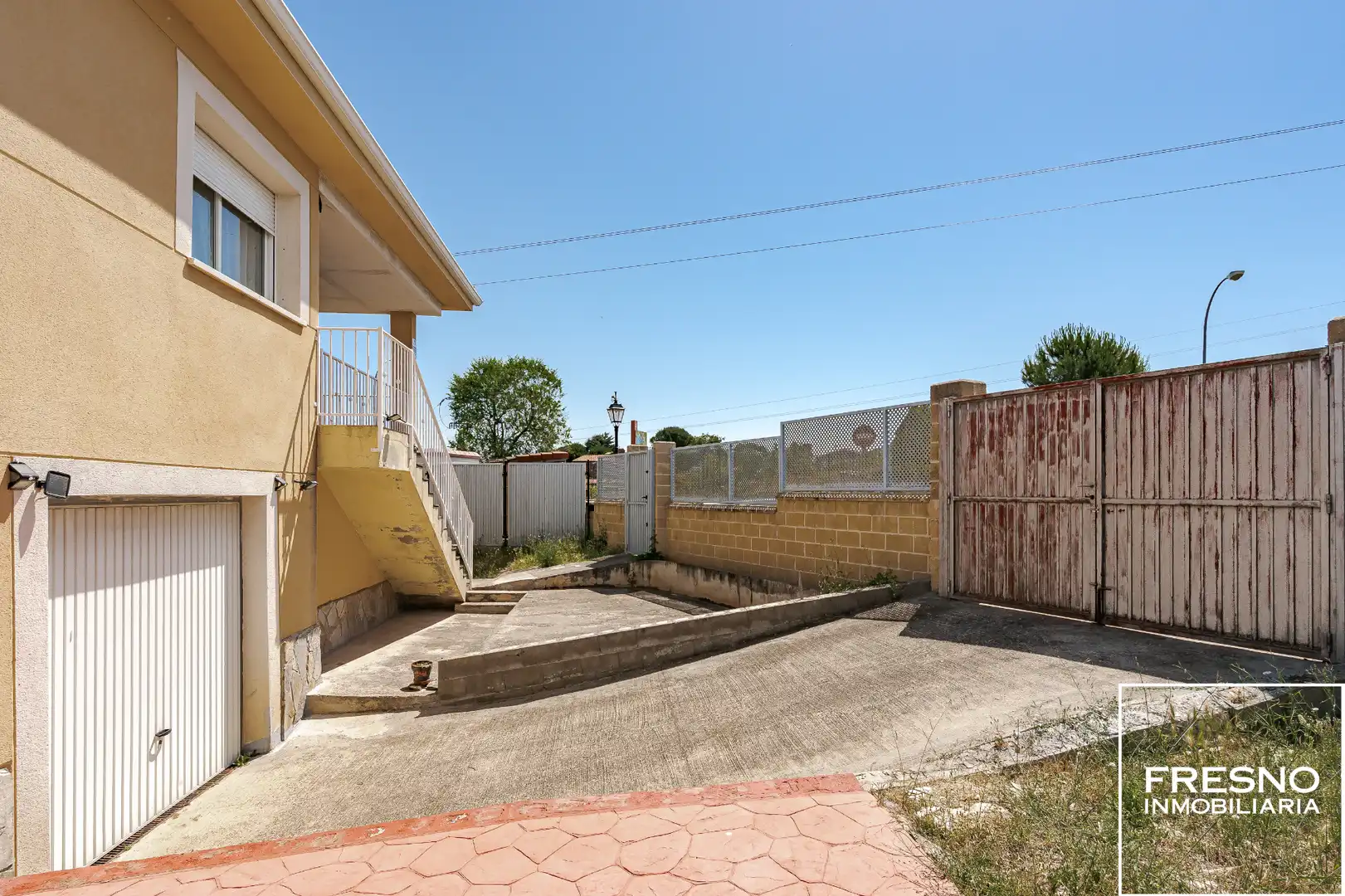 Vista exterior de Casa o chalet en venta en Galápagos con Calefacción, Jardín privado y Terraza