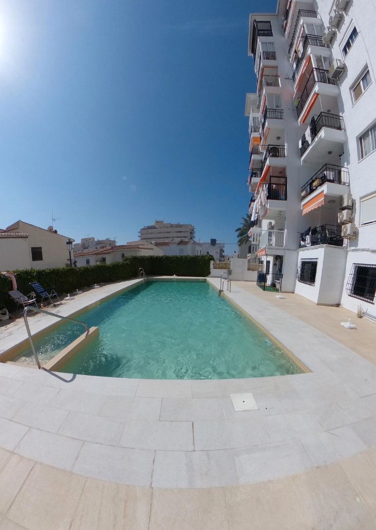 Piscina de Apartament en venda en Nerja amb Aire condicionat, Calefacció i Terrassa