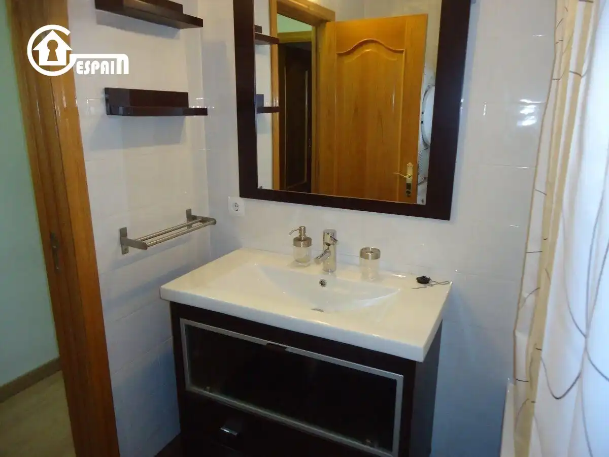 Bathroom of Flat for sale in Madrid  with Air Conditioner, Heating and Storage room