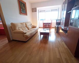 Sala d'estar de Pis en venda en Esplugues de Llobregat amb Parquet, Moblat i Forn