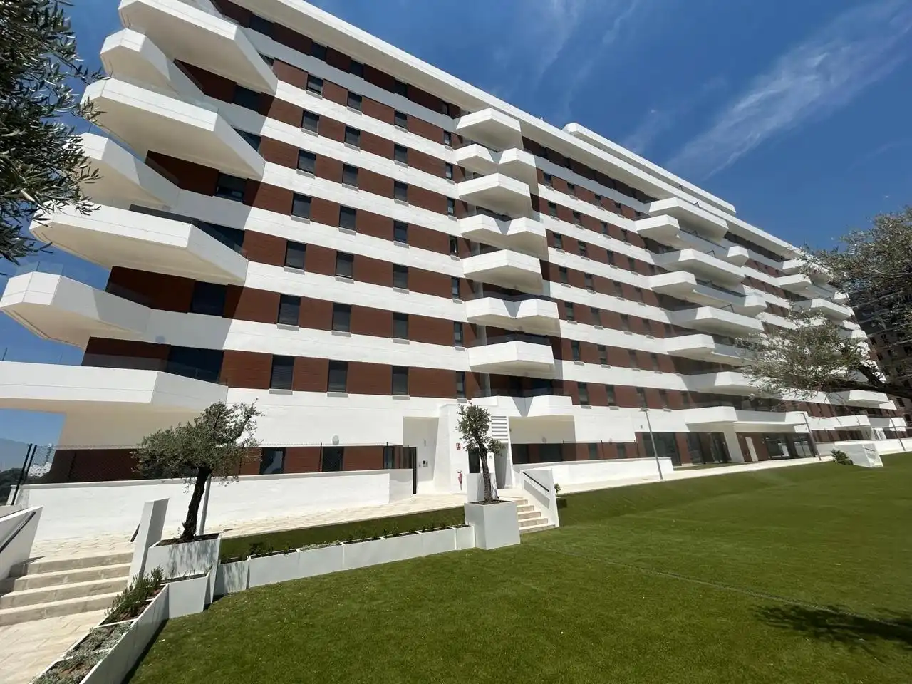 Vista exterior de Pis de lloguer en Dos Hermanas amb Aire condicionat, Terrassa i Piscina comunitària