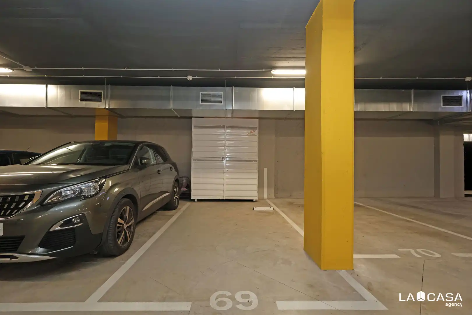 Parking of Flat for sale in L'Hospitalet de Llobregat  with Terrace and Swimming Pool