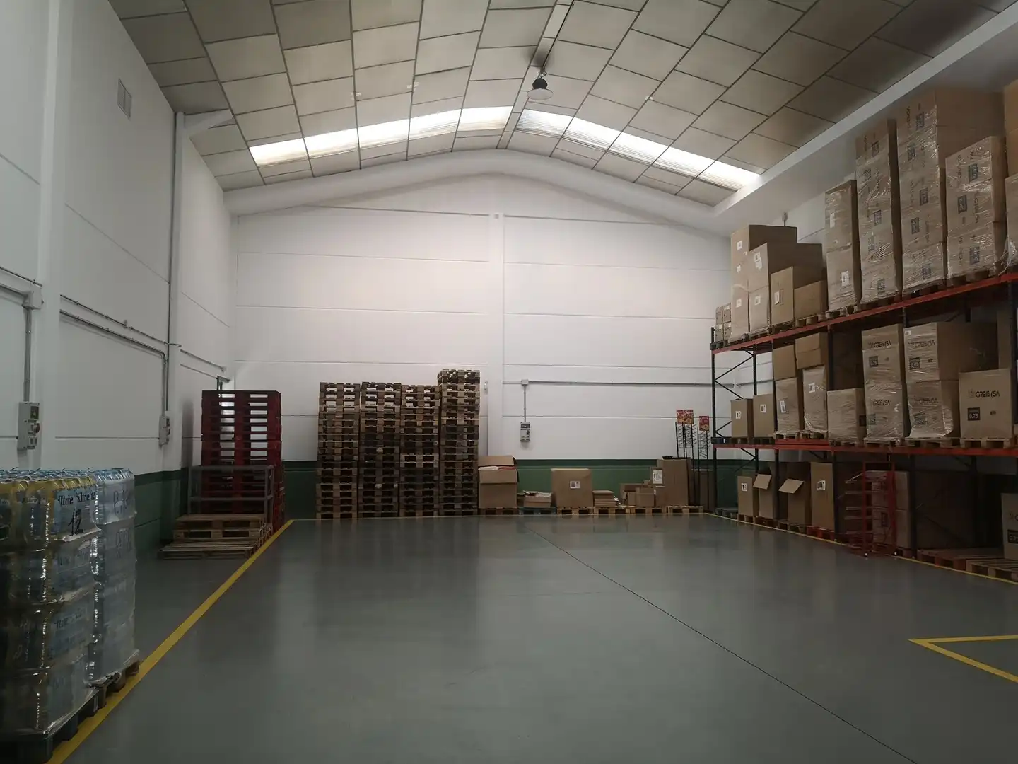 Industrial building for sale in Altos del Olivar - El Caracol