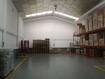 Industrial building for sale in Altos del Olivar - El Caracol