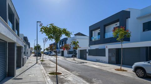 Foto 2 de Casa adosada en venta en 12 Calle Josefina de la Torre Millares, Rinconada, La Rinconada