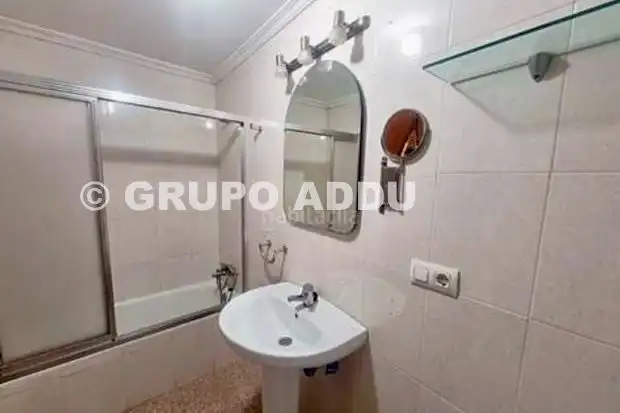 Baño de Piso de alquiler en Sevilla con Aire acondicionado, Trastero y Amueblado