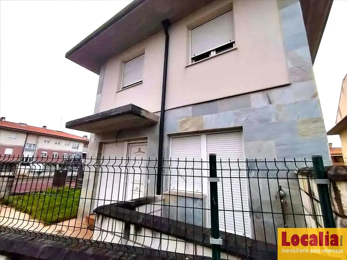 Vista exterior de Casa o chalet en venta en Alfoz de Lloredo con Trastero