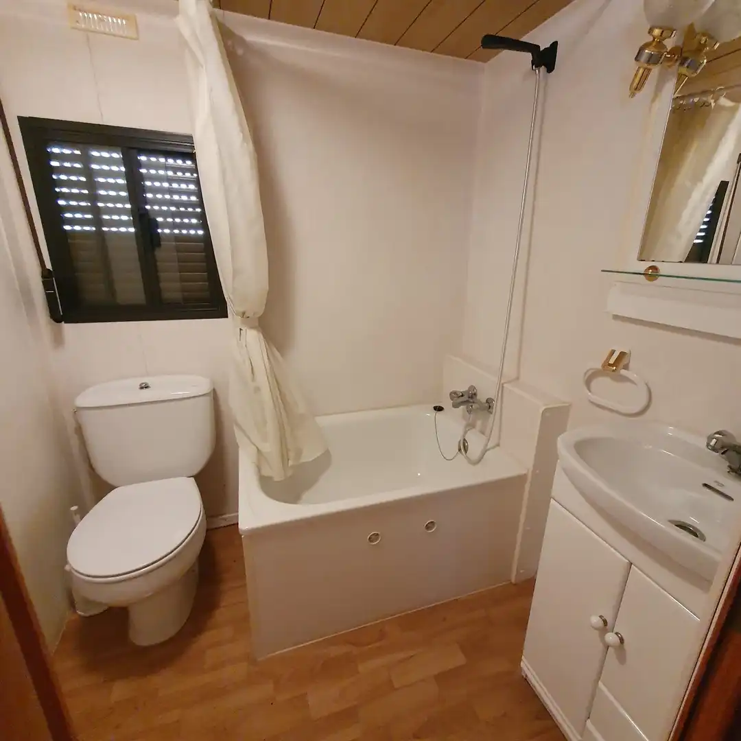 Baño de Casa o chalet en venta en Cubillas de Santa Marta con Calefacción, Jardín privado y Parquet