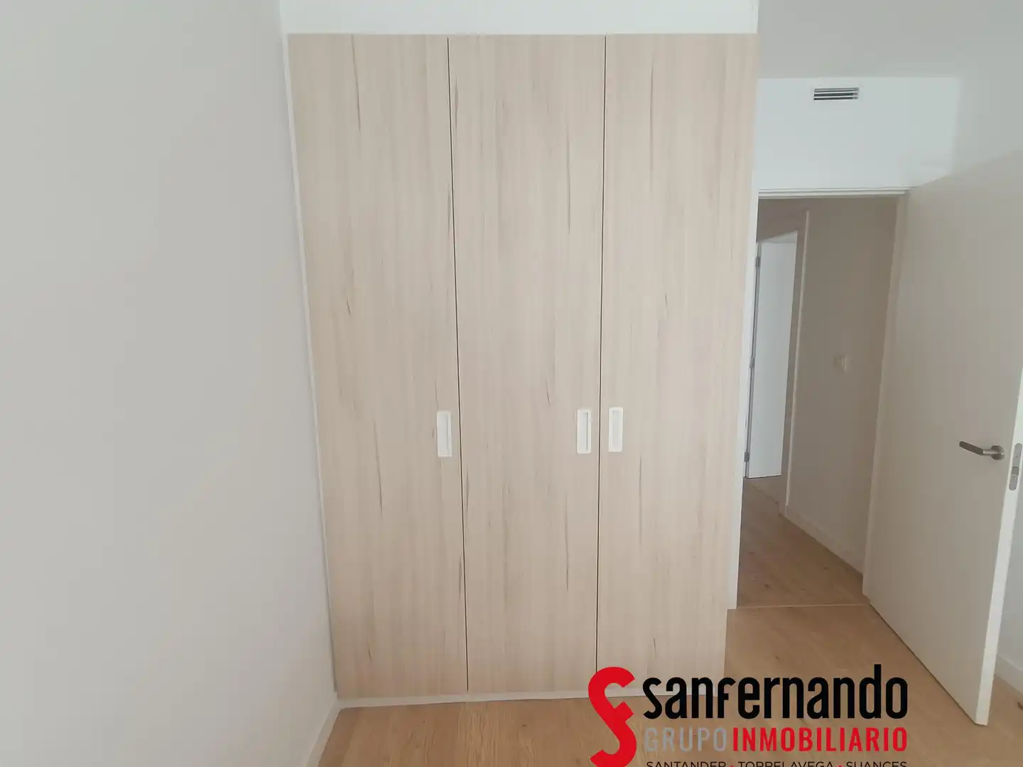 Schlafzimmer von Wohnung zur Miete in Santander mit Heizung, Möbliert und Balkon