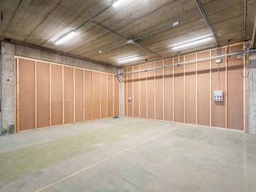 Nave industrial con ascensor en alquiler en Almeda - El Corte Inglés