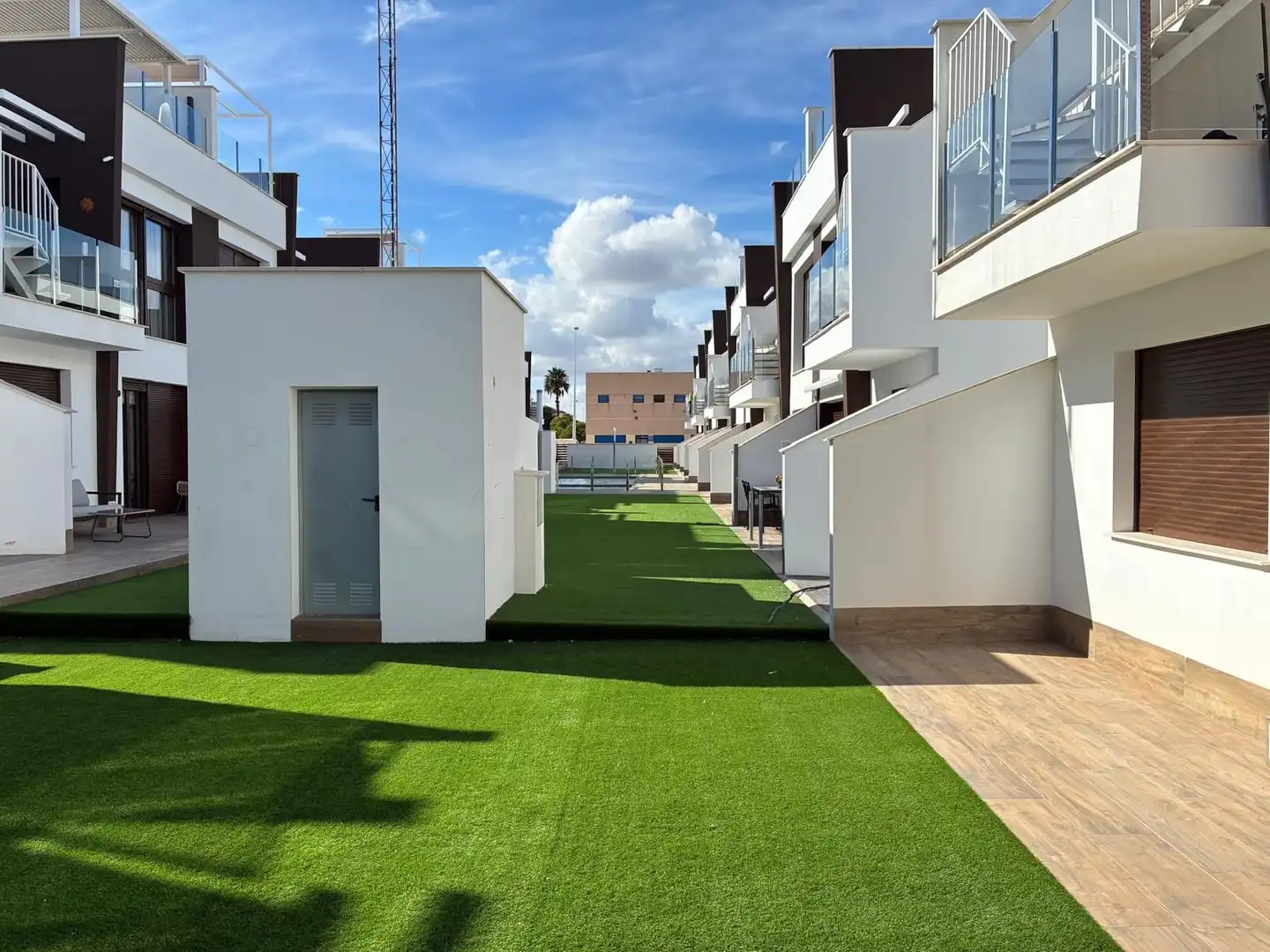 Vista exterior de Casa adosada en venta en San Pedro del Pinatar con Aire acondicionado, Terraza y Amueblado