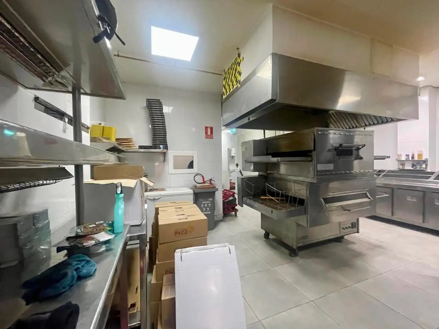 Cocina de Local en traspaso en Cornellà de Llobregat con Aire acondicionado, Amueblado y Internet