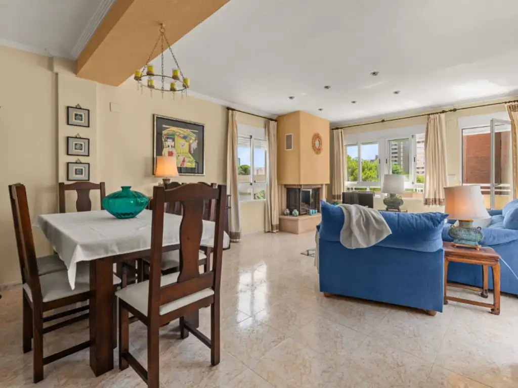 Sala de estar de Ático en venta en El Campello con Aire acondicionado, Terraza y Amueblado