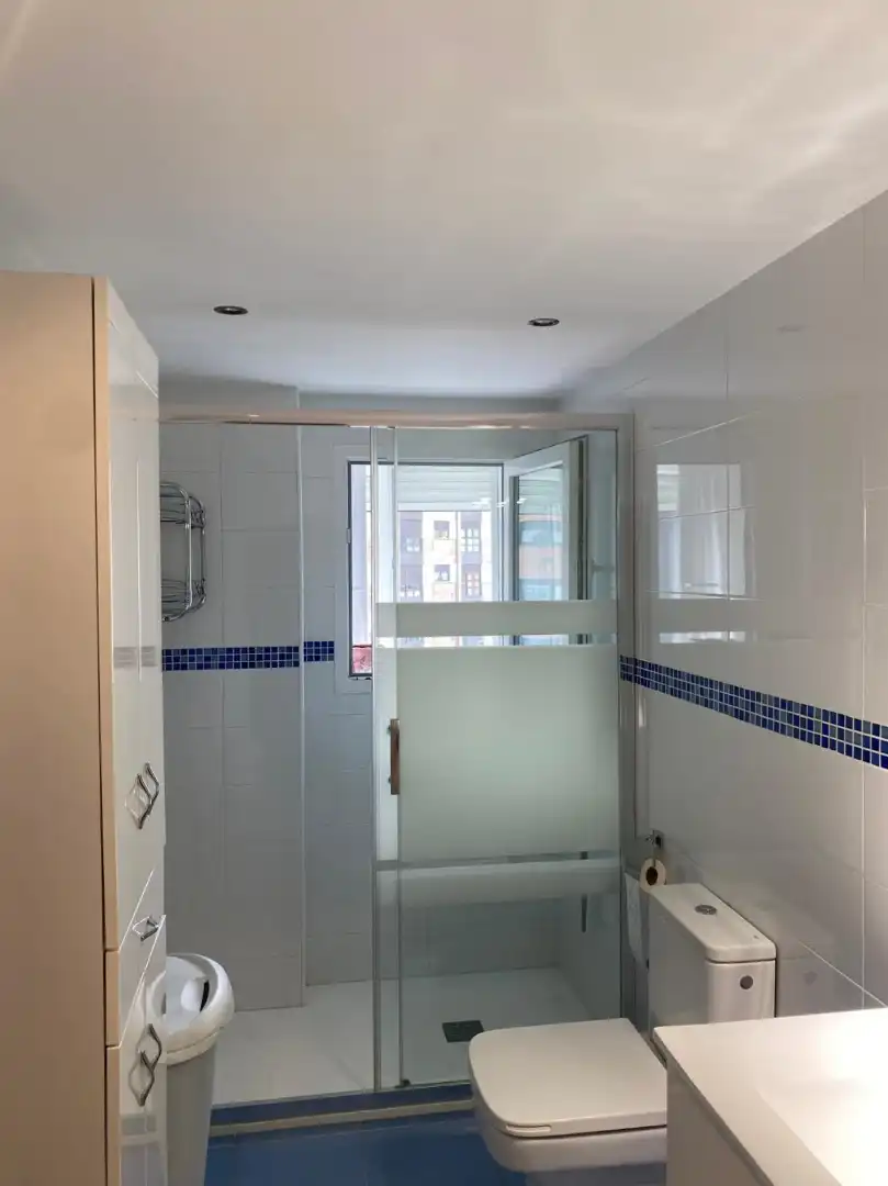 Baño de Piso en venta en Avilés con Amueblado y Balcón