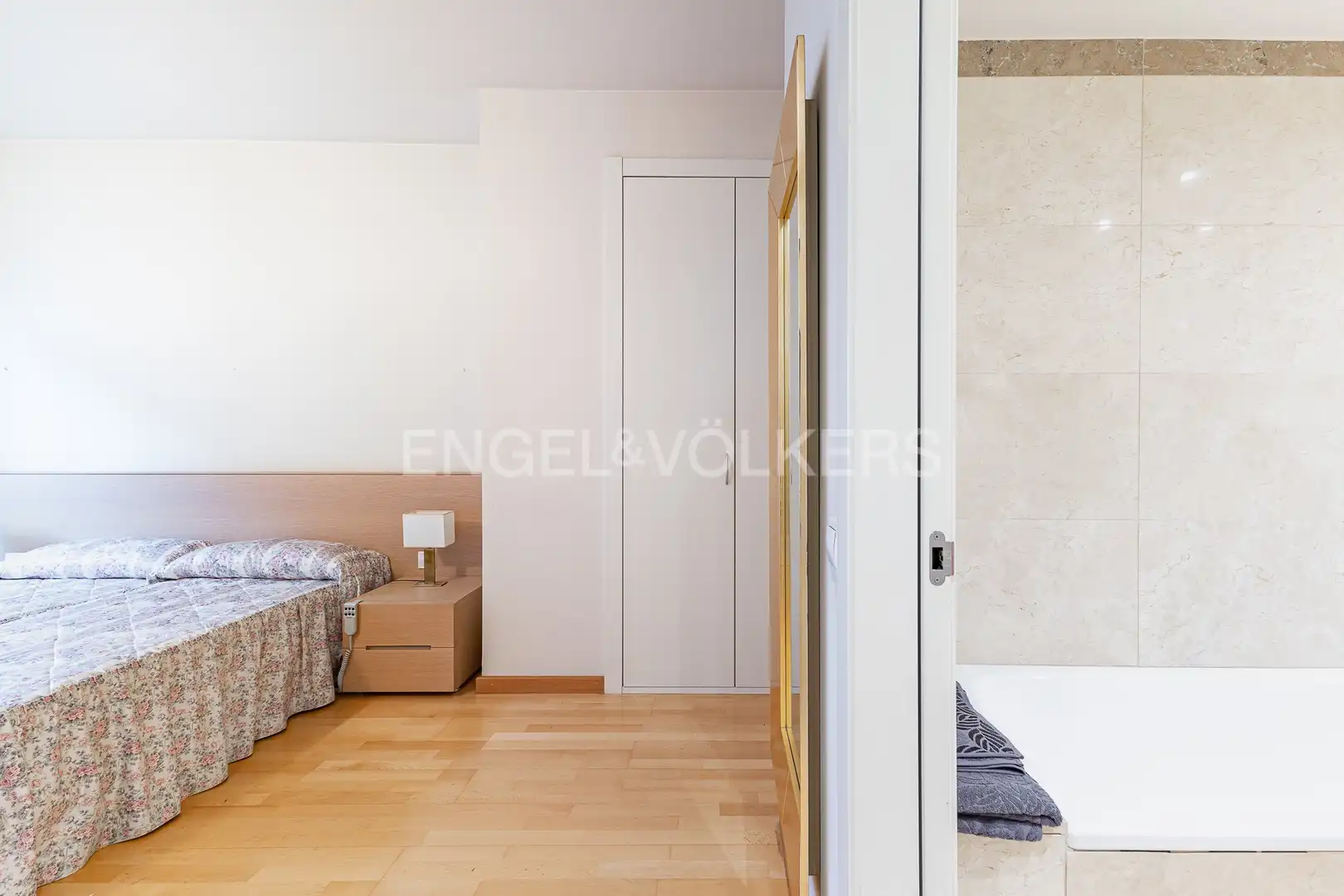 Wohnung zur Miete in Barcelona mit Klimaanlage, Heizung und Parkett