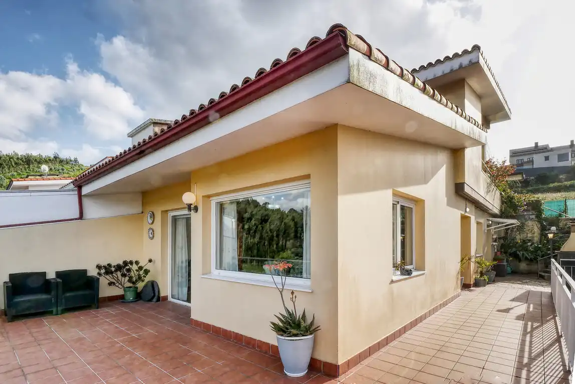 Vista exterior de Casa adosada en venta en A Coruña Capital  con Calefacción, Jardín privado y Parquet