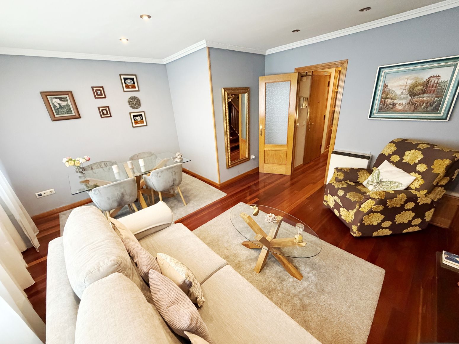 Sala de estar de Piso en venta en Avilés con Calefacción, Parquet y Trastero